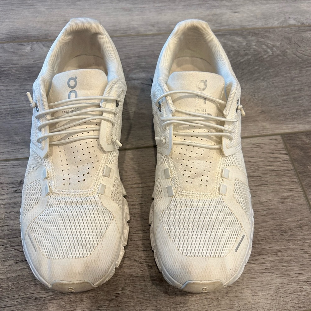 In cloud white sneakers great condition. No low ball offers please.